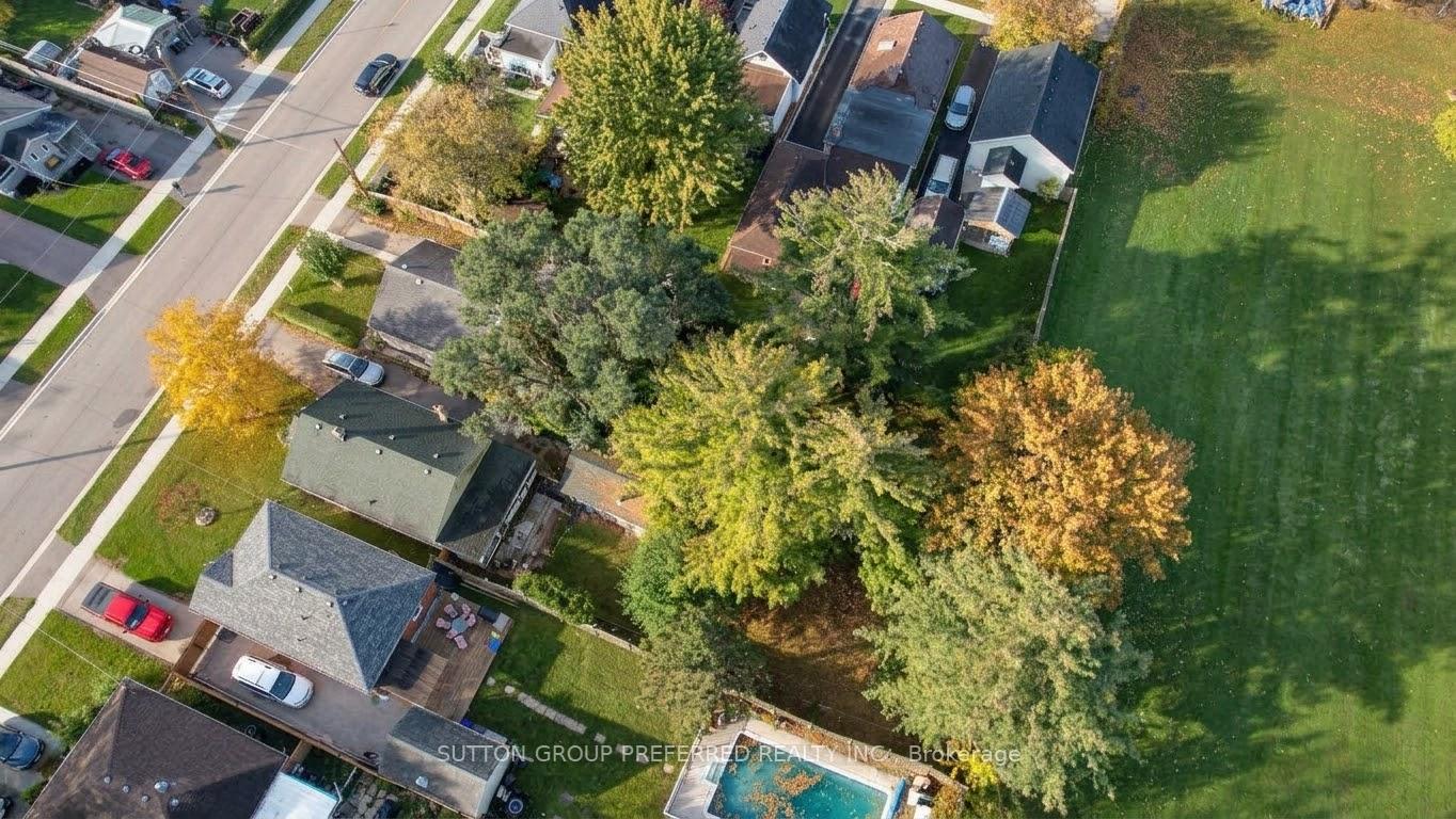 Photo 4 of 1622 Leonard Street, London, East H — HOMEH