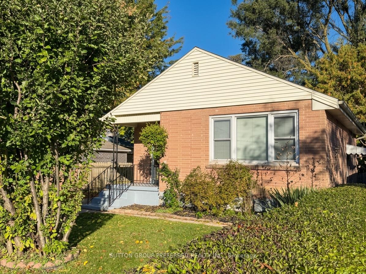 Photo 5 of 1622 Leonard Street, London, East H — HOMEH