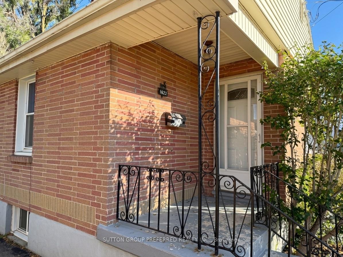 Photo 7 of 1622 Leonard Street, London, East H — HOMEH