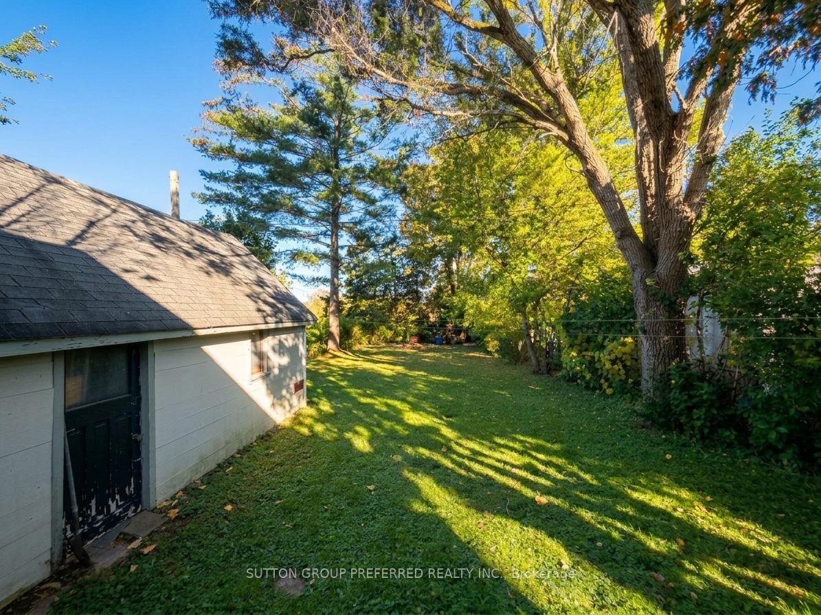 Photo 11 of 1622 Leonard Street, London, East H — HOMEH
