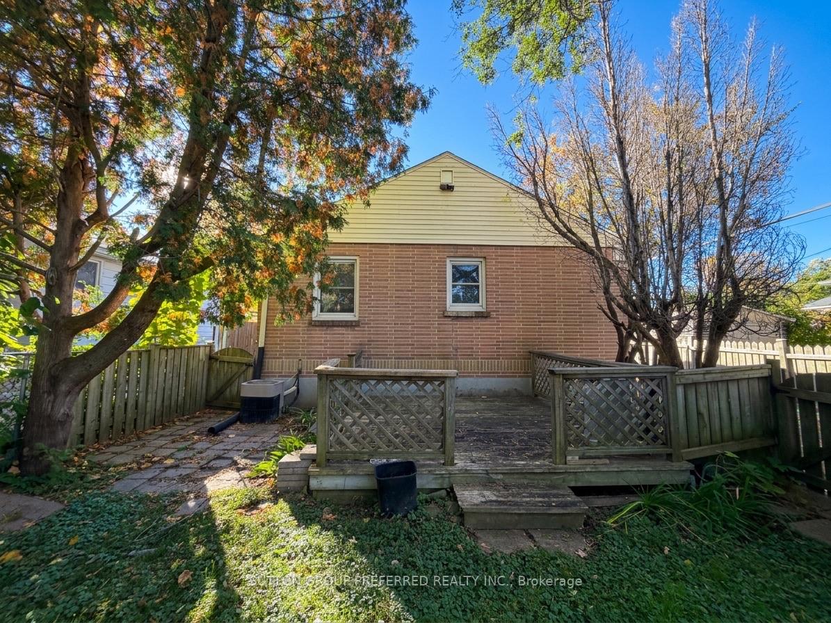 Photo 12 of 1622 Leonard Street, London, East H — HOMEH