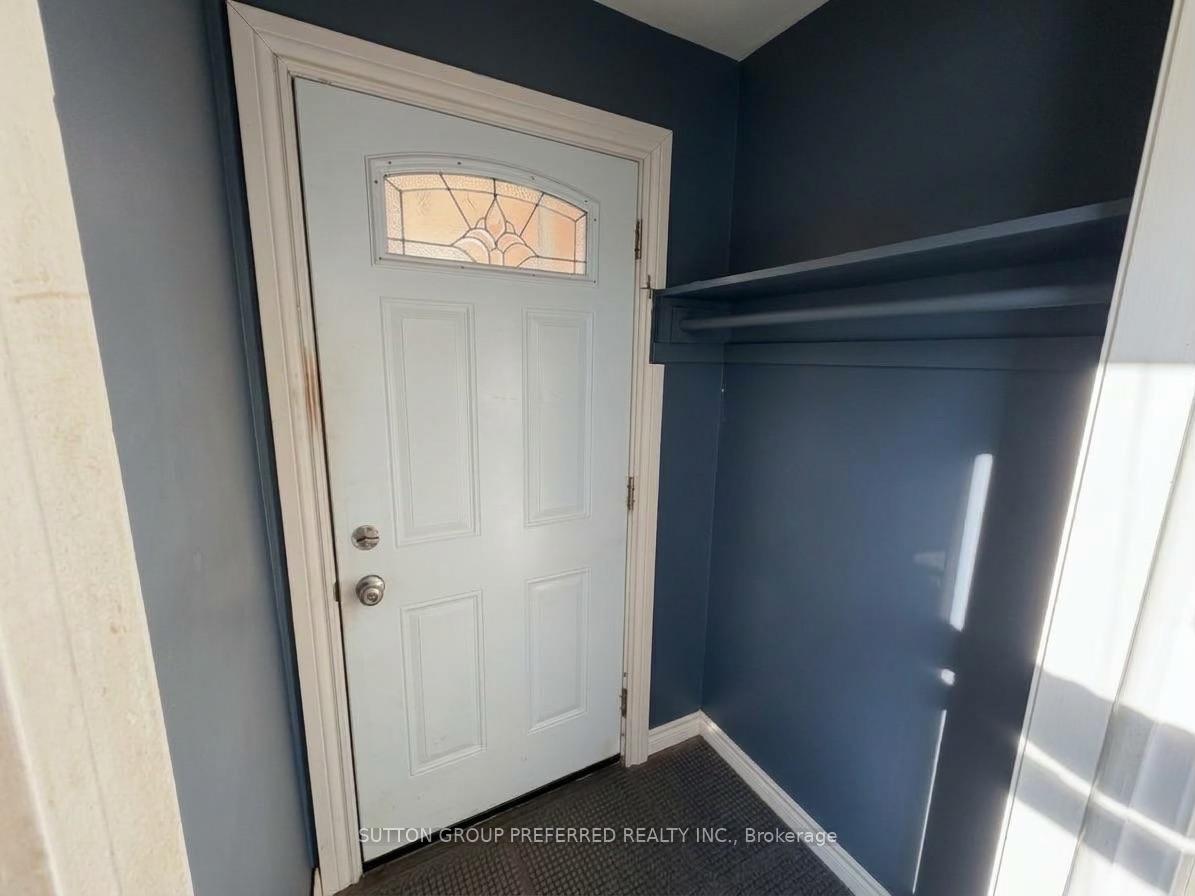 Photo 15 of 1622 Leonard Street, London, East H — HOMEH