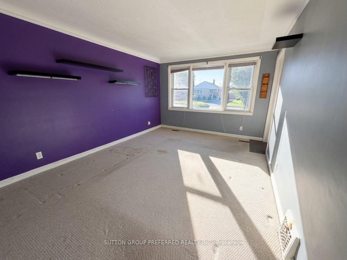 Photo 17 of 1622 Leonard Street, London, East H — HOMEH