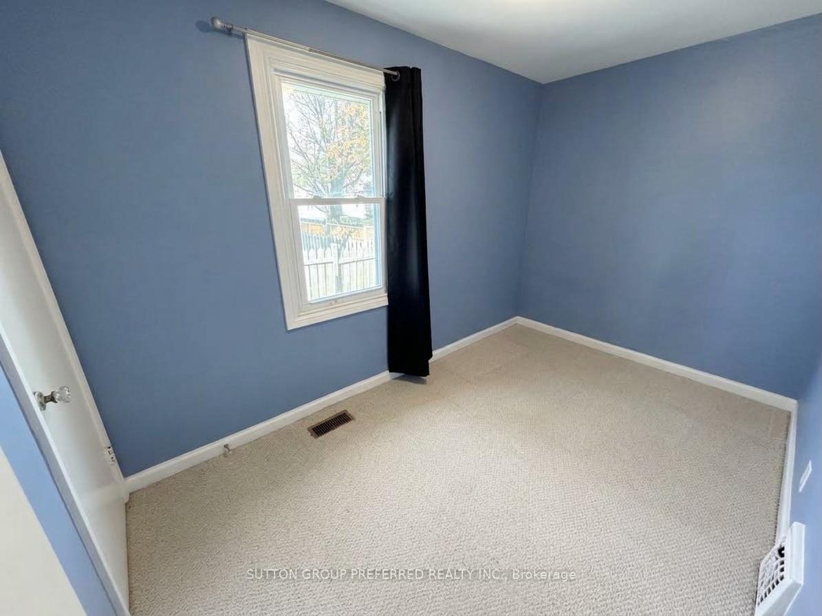 Photo 24 of 1622 Leonard Street, London, East H — HOMEH