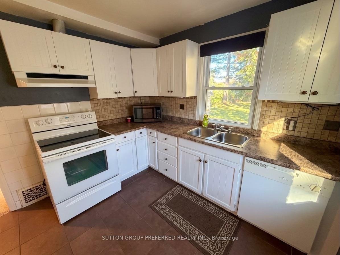 Photo 27 of 1622 Leonard Street, London, East H — HOMEH