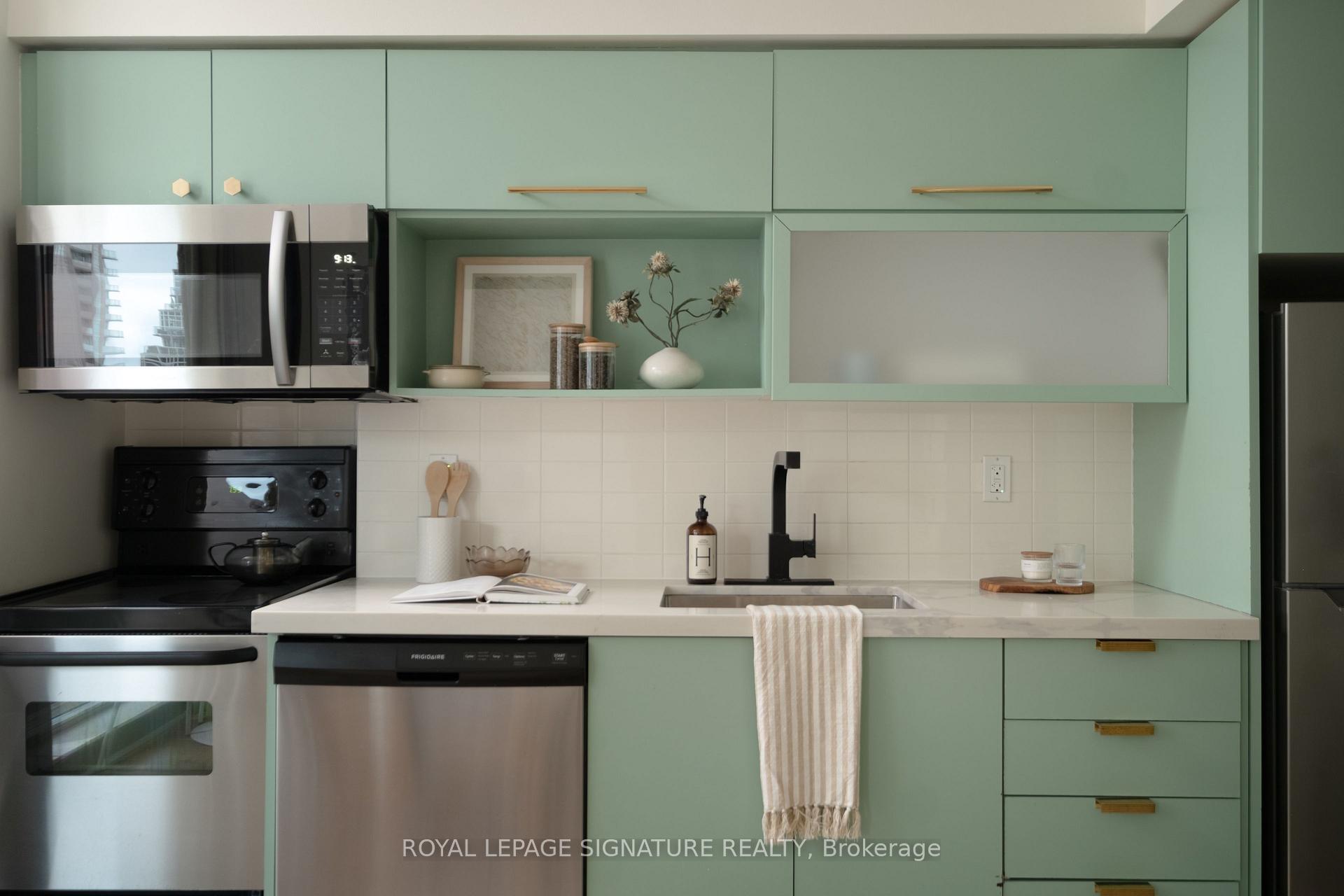 Photo 6 of Unit 901, 80 Western Battery Road, Toronto, Niagara — HOMEH