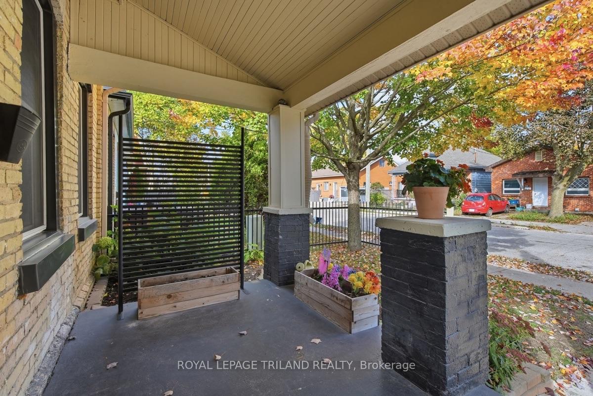Photo 4 of 149 William Street, London, East K — HOMEH