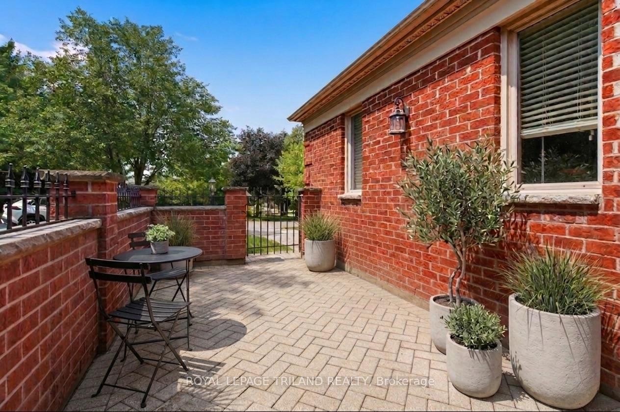 Photo 3 of Unit 8, 60 Rosecliffe Crescent, London, South C — HOMEH