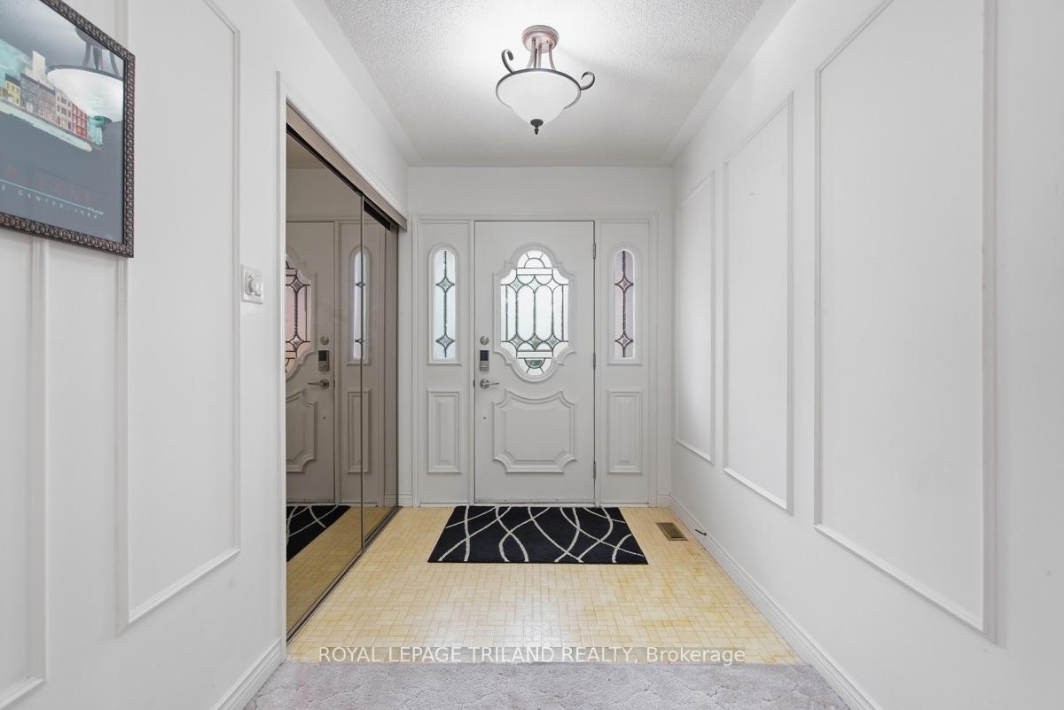 Photo 4 of Unit 8, 60 Rosecliffe Crescent, London, South C — HOMEH