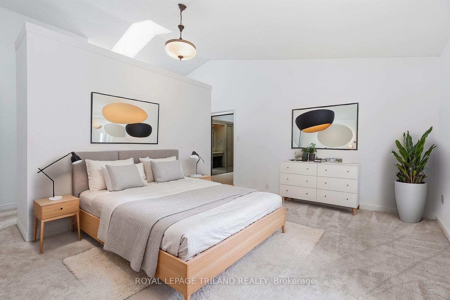 Photo 17 of Unit 8, 60 Rosecliffe Crescent, London, South C — HOMEH