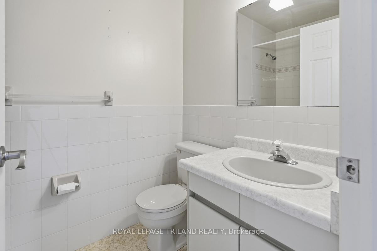 Photo 24 of Unit 8, 60 Rosecliffe Crescent, London, South C — HOMEH