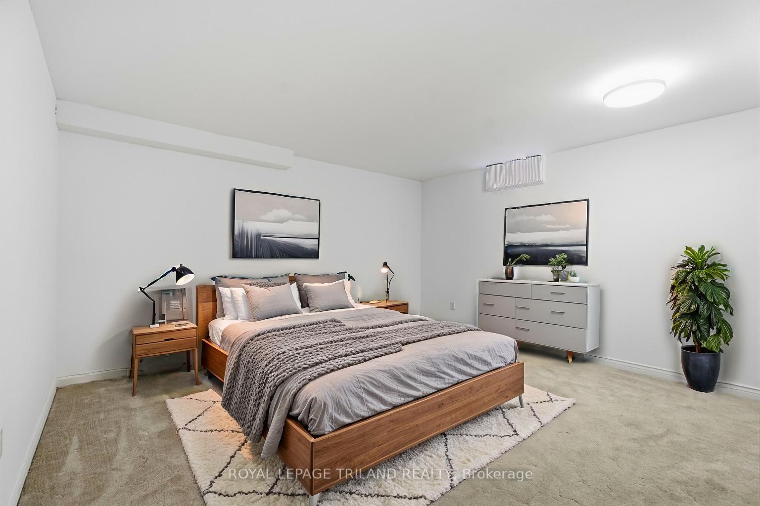 Photo 27 of Unit 8, 60 Rosecliffe Crescent, London, South C — HOMEH