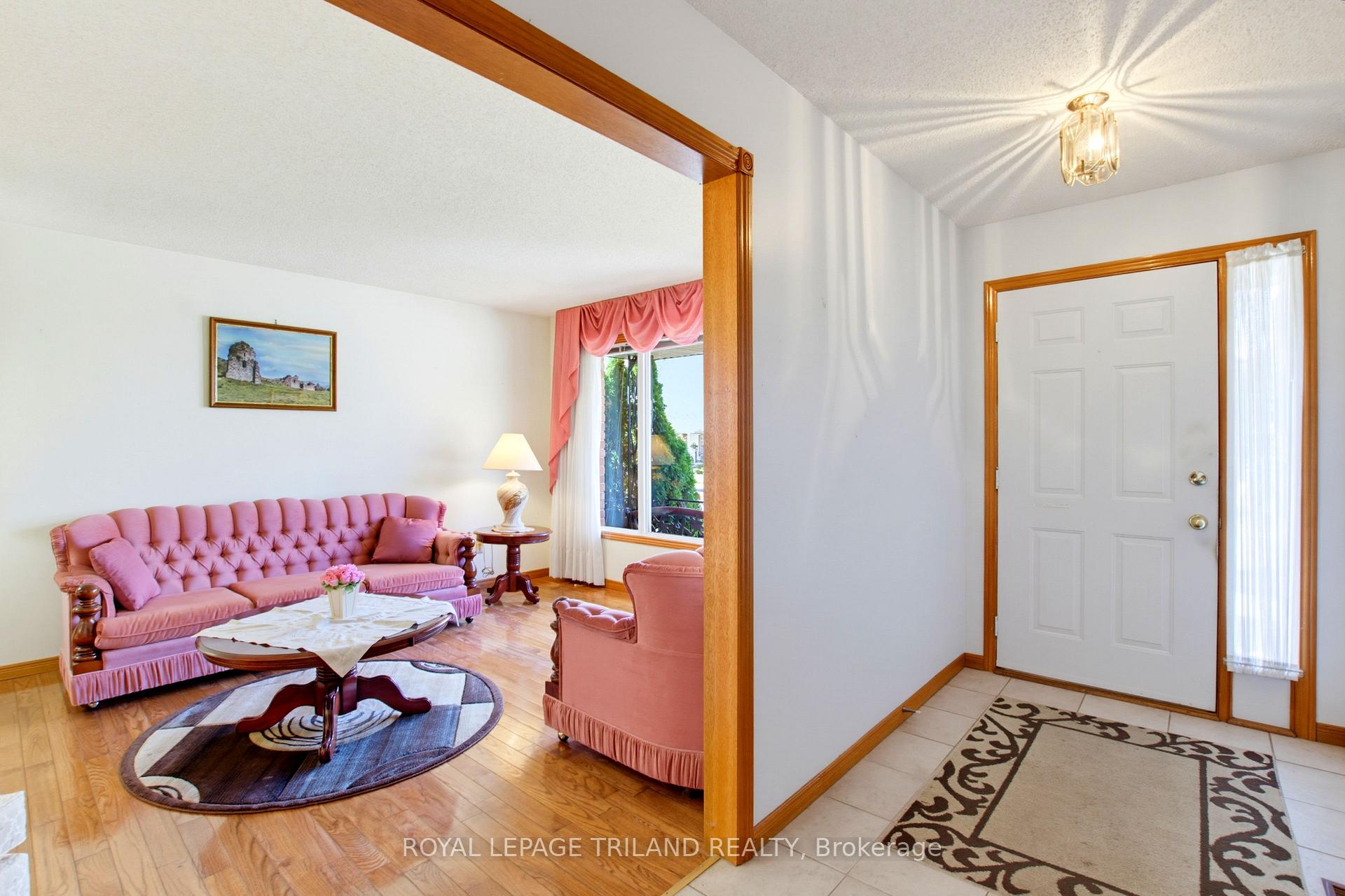 Photo 4 of 1749 Jalna Boulevard, London, South X — HOMEH