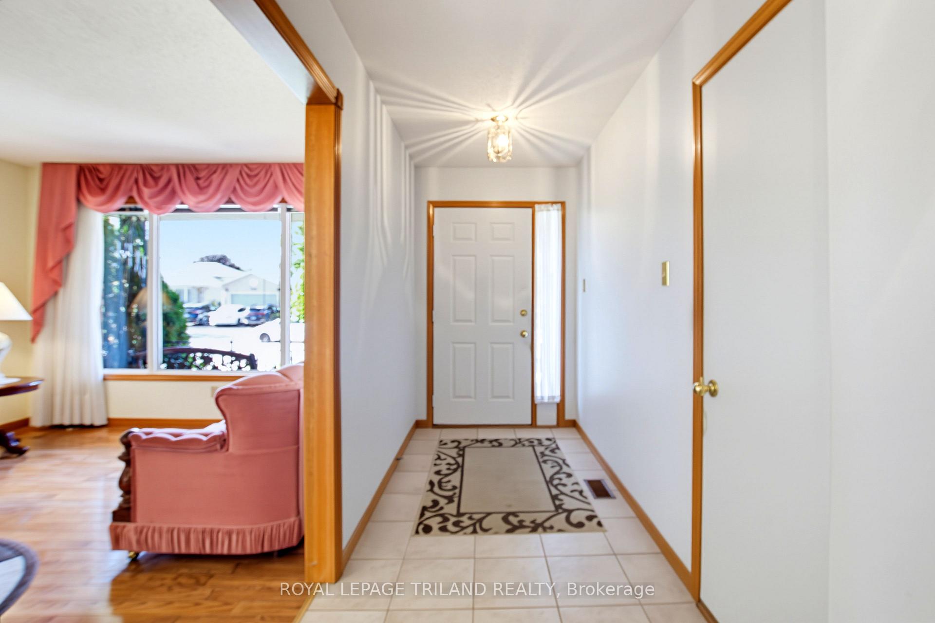 Photo 5 of 1749 Jalna Boulevard, London, South X — HOMEH