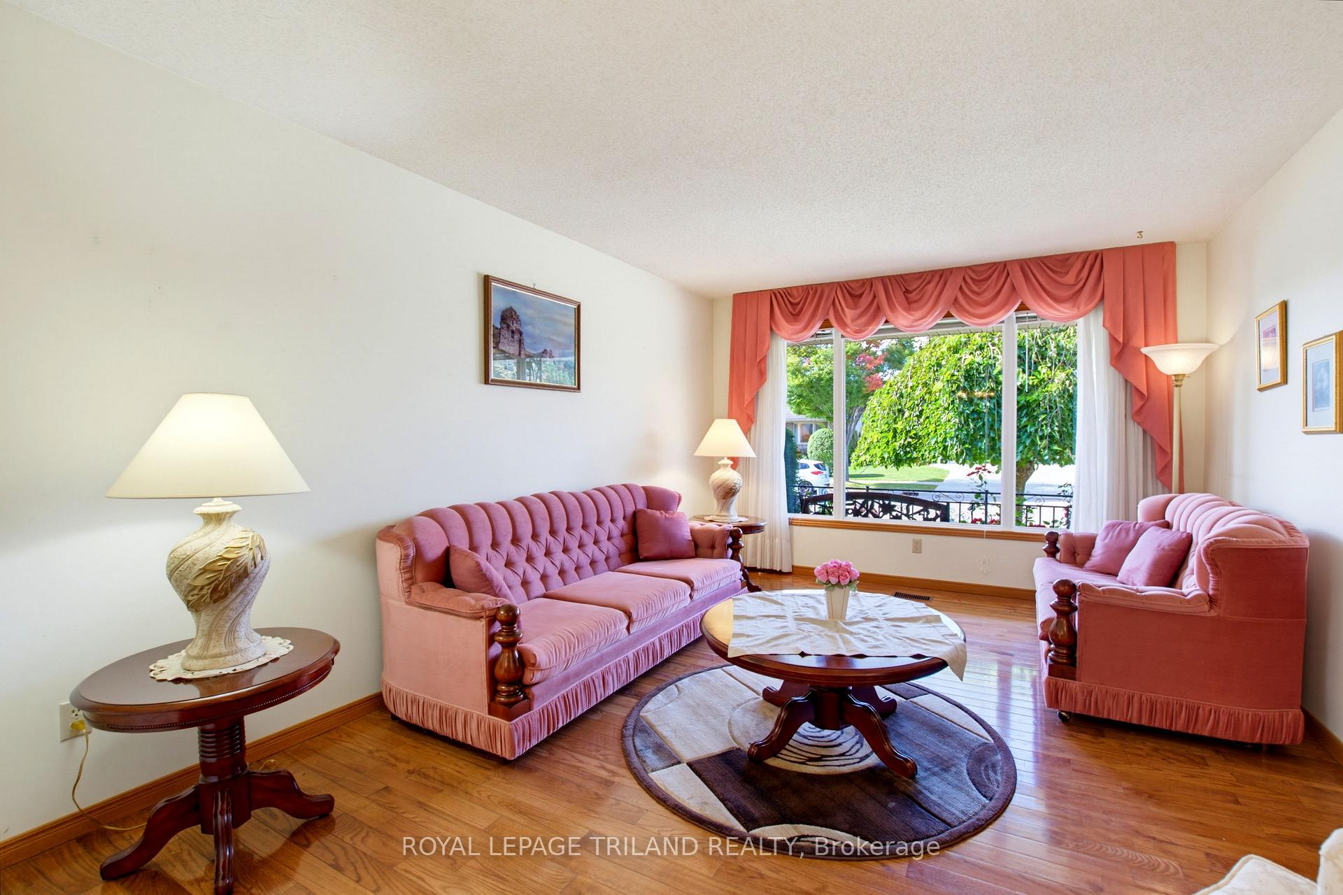 Photo 7 of 1749 Jalna Boulevard, London, South X — HOMEH