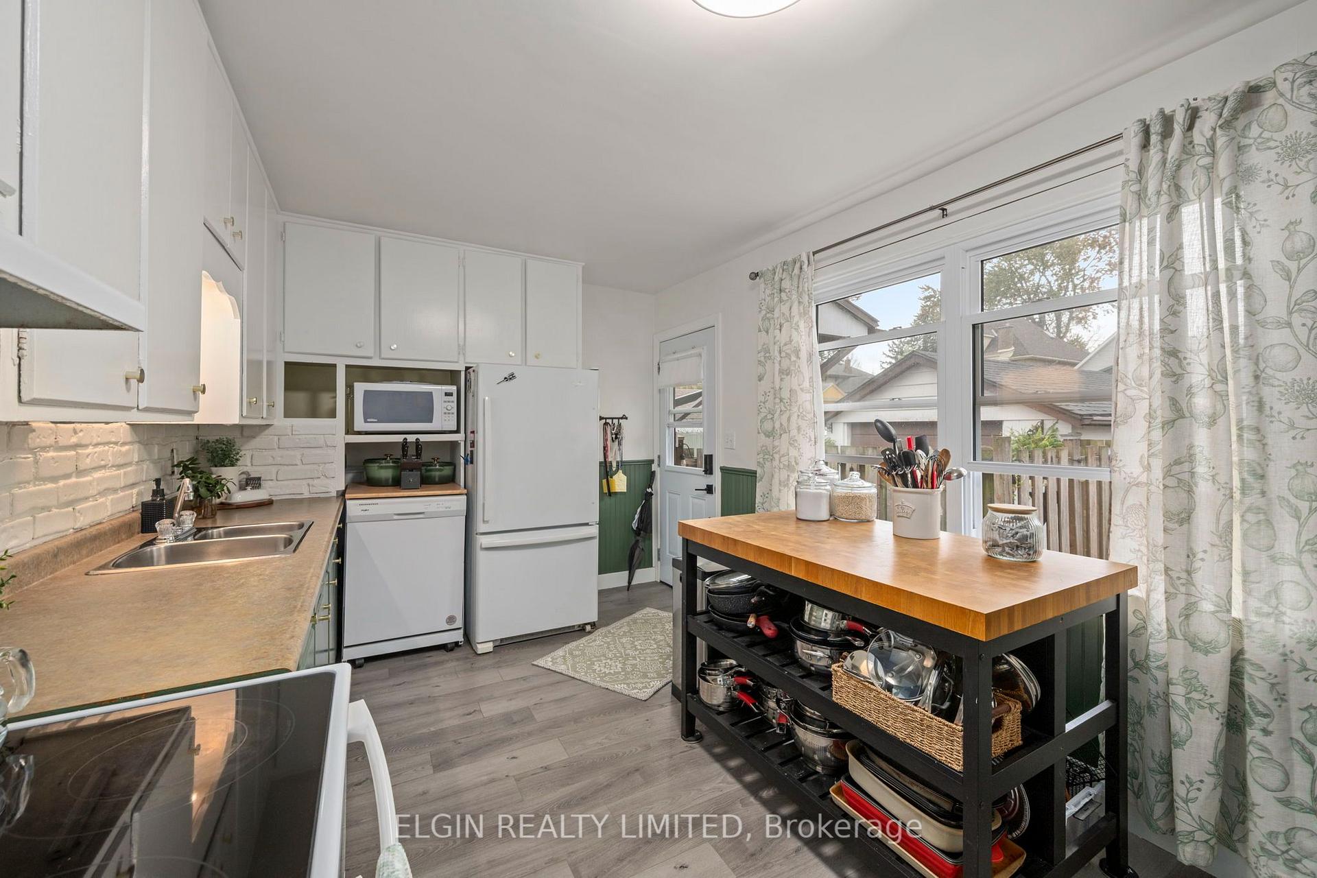 Photo 12 of 48 Elizabeth Street, St. Thomas — HOMEH