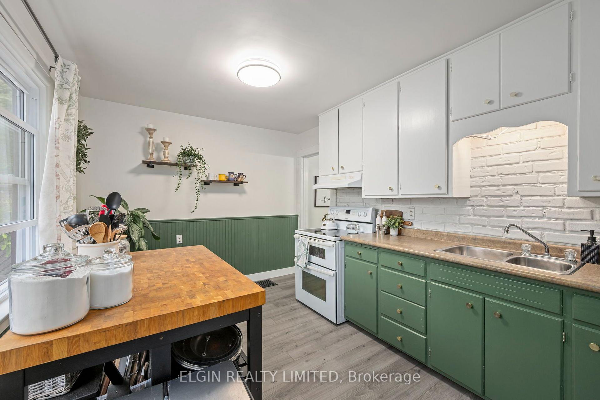 Photo 13 of 48 Elizabeth Street, St. Thomas — HOMEH