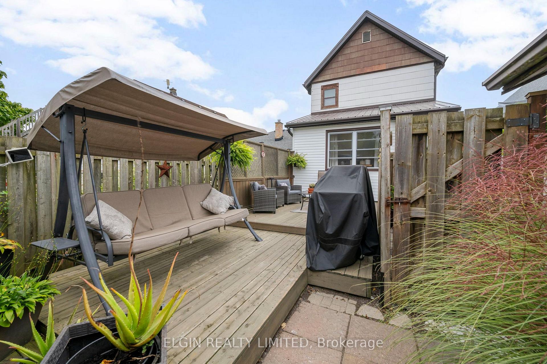 Photo 28 of 48 Elizabeth Street, St. Thomas — HOMEH
