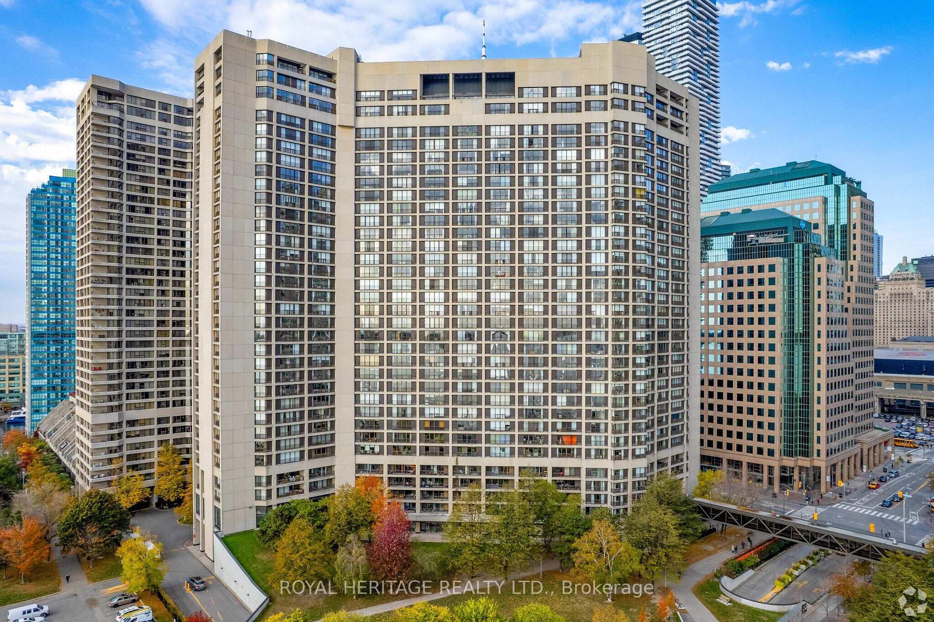 Photo 1 of Unit 1240, 33 Harbour Square, Toronto, Waterfront Communities — HOMEH
