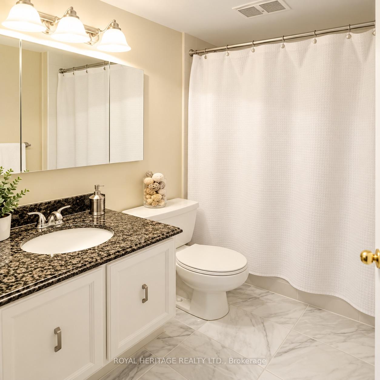 Photo 5 of Unit 1240, 33 Harbour Square, Toronto, Waterfront Communities — HOMEH