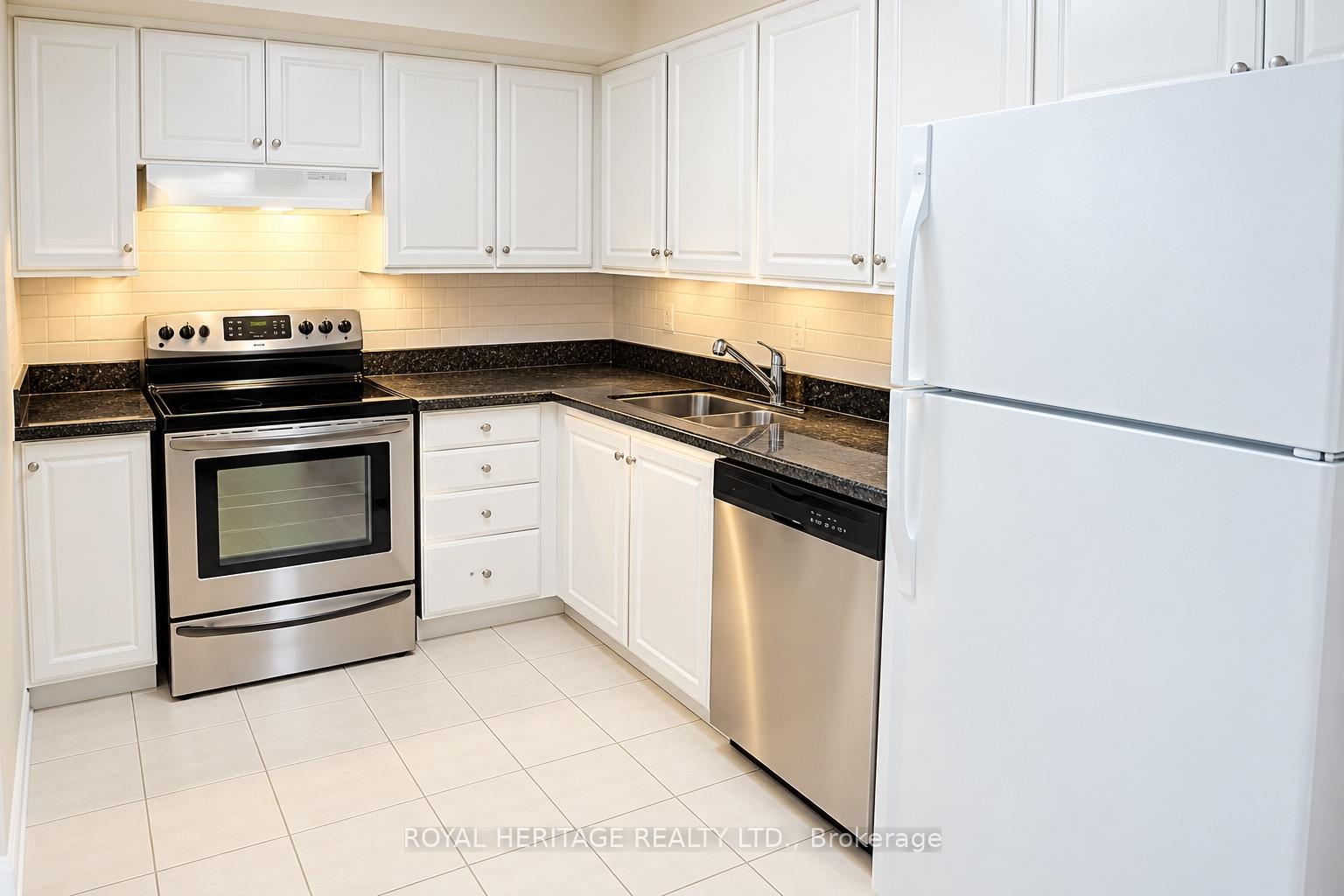 Photo 7 of Unit 1240, 33 Harbour Square, Toronto, Waterfront Communities — HOMEH