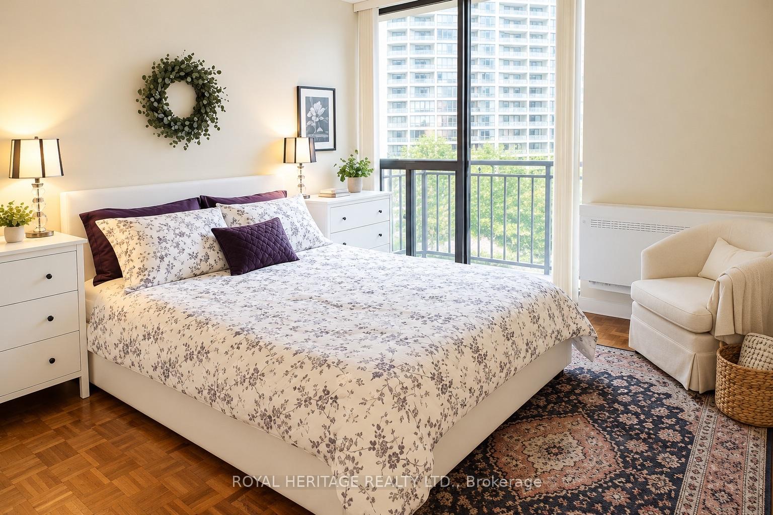 Photo 8 of Unit 1240, 33 Harbour Square, Toronto, Waterfront Communities — HOMEH