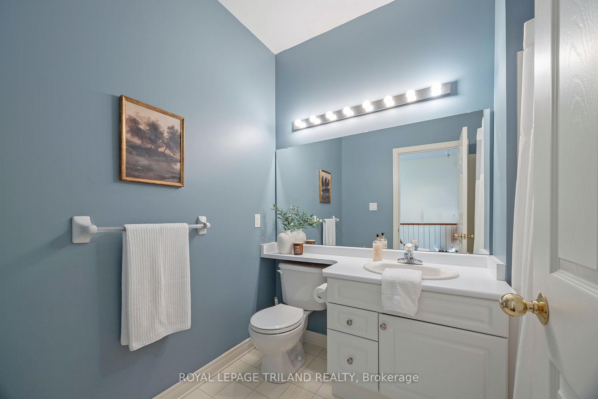 Photo 7 of Unit 10, 575 McGarrell Place, London, North R — HOMEH