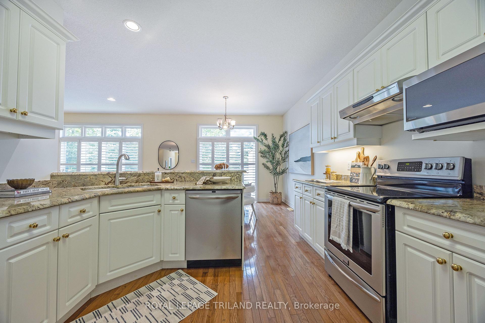 Photo 23 of Unit 10, 575 McGarrell Place, London, North R — HOMEH
