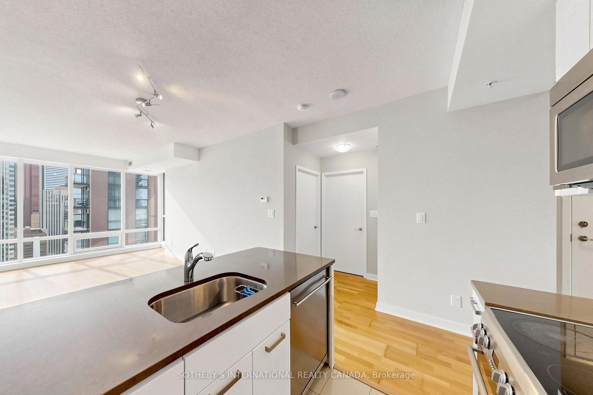 Photo 13 of Unit 3906, 295 Adelaide Street W, Toronto, Waterfront Communities — HOMEH