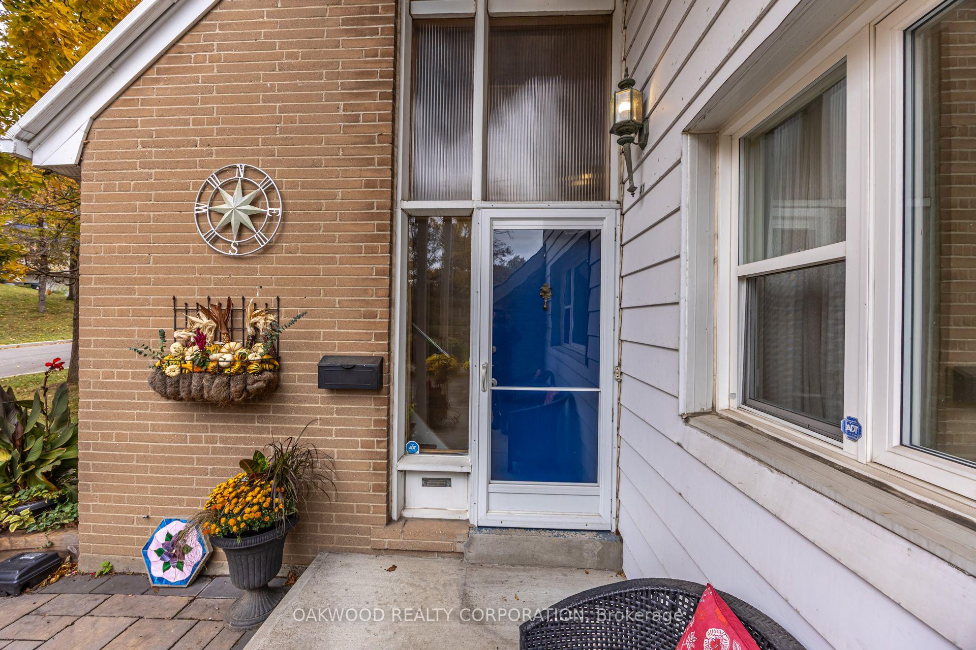 Photo 6 of 41 Greenbrook Drive, North York, Beechborough-Greenbrook — HOMEH
