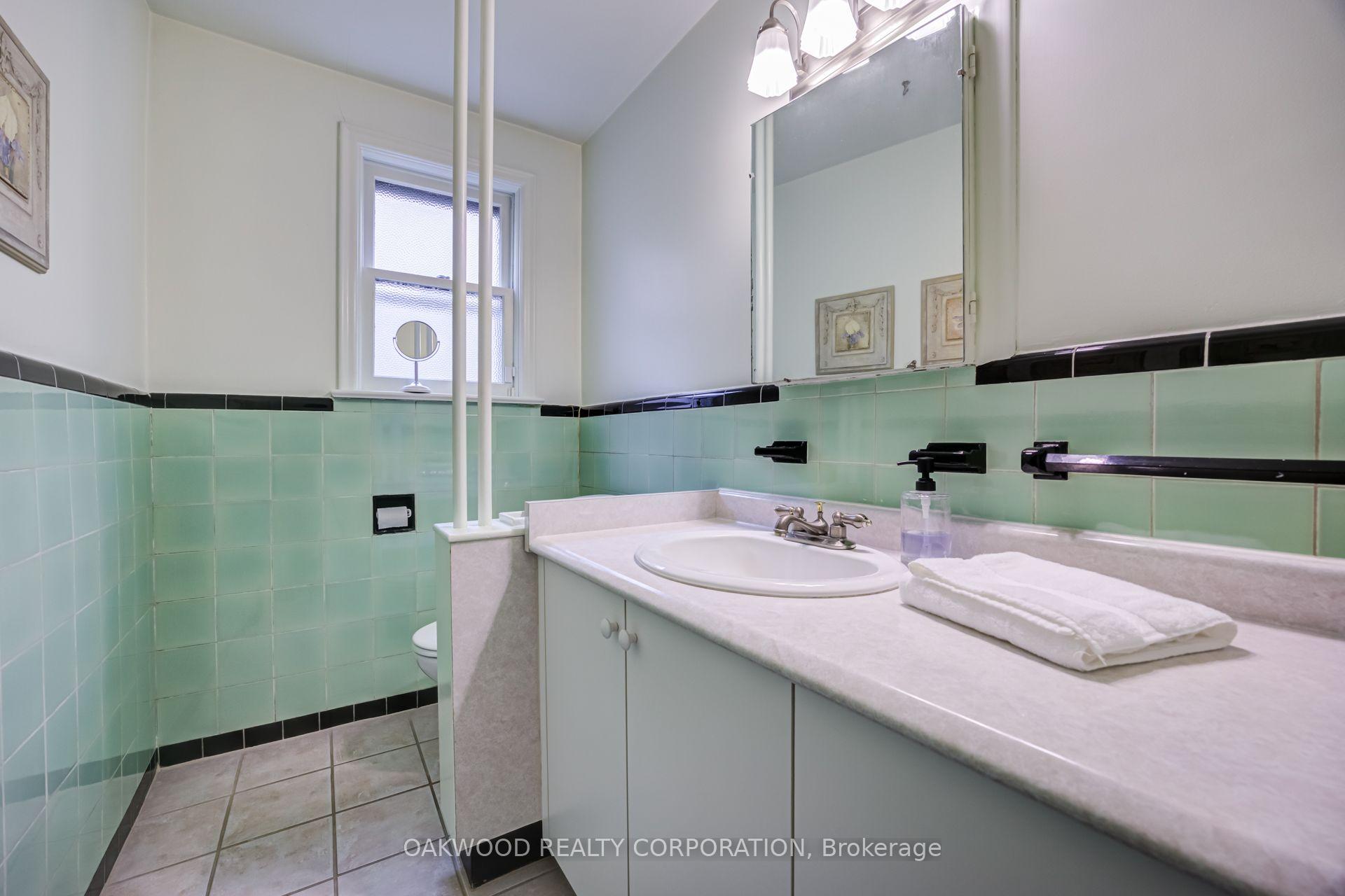 Photo 13 of 41 Greenbrook Drive, North York, Beechborough-Greenbrook — HOMEH