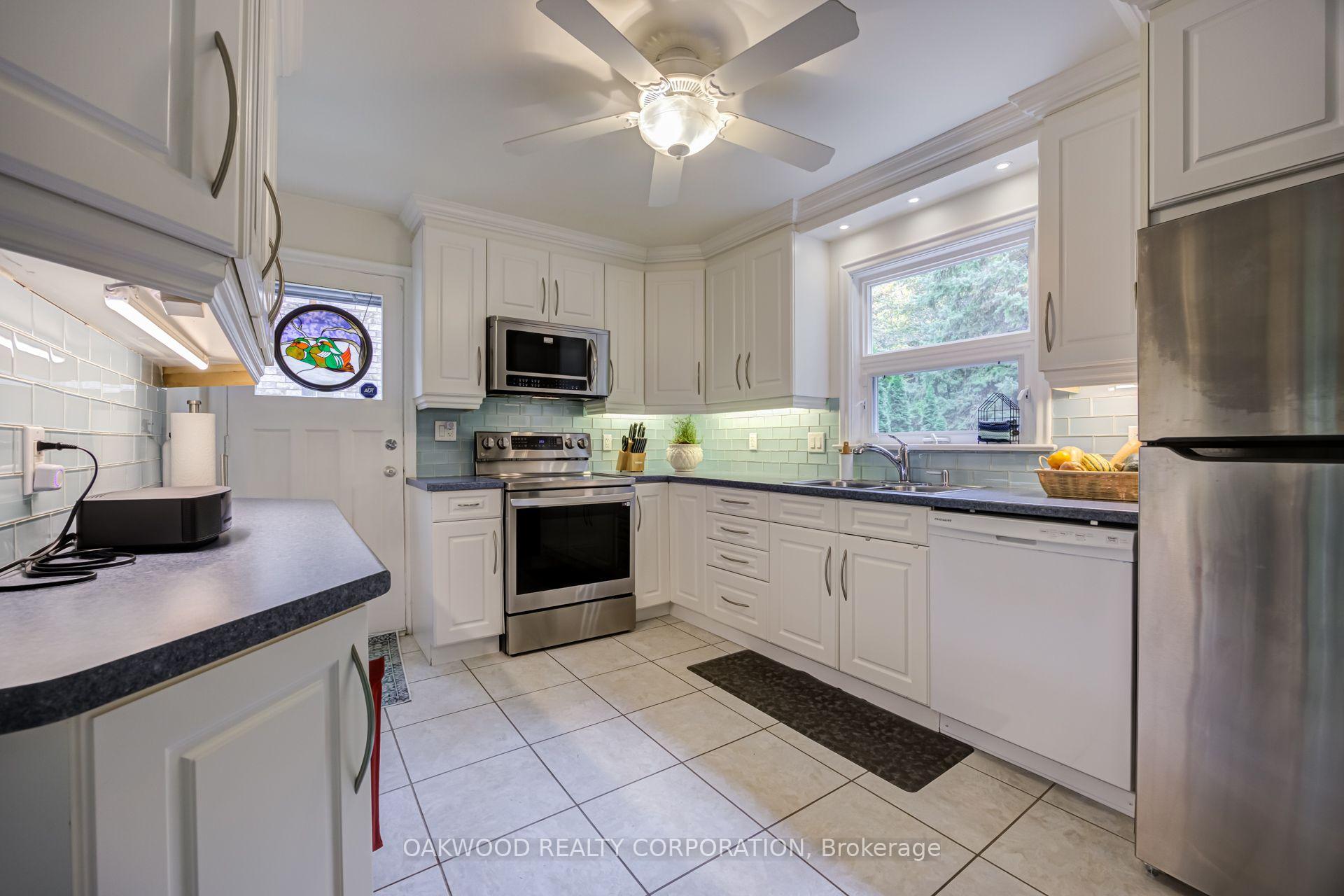 Photo 14 of 41 Greenbrook Drive, North York, Beechborough-Greenbrook — HOMEH