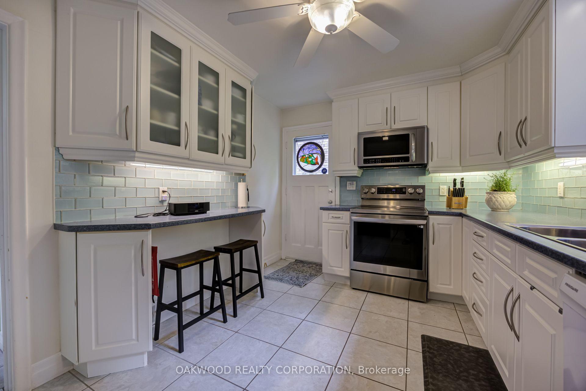 Photo 15 of 41 Greenbrook Drive, North York, Beechborough-Greenbrook — HOMEH