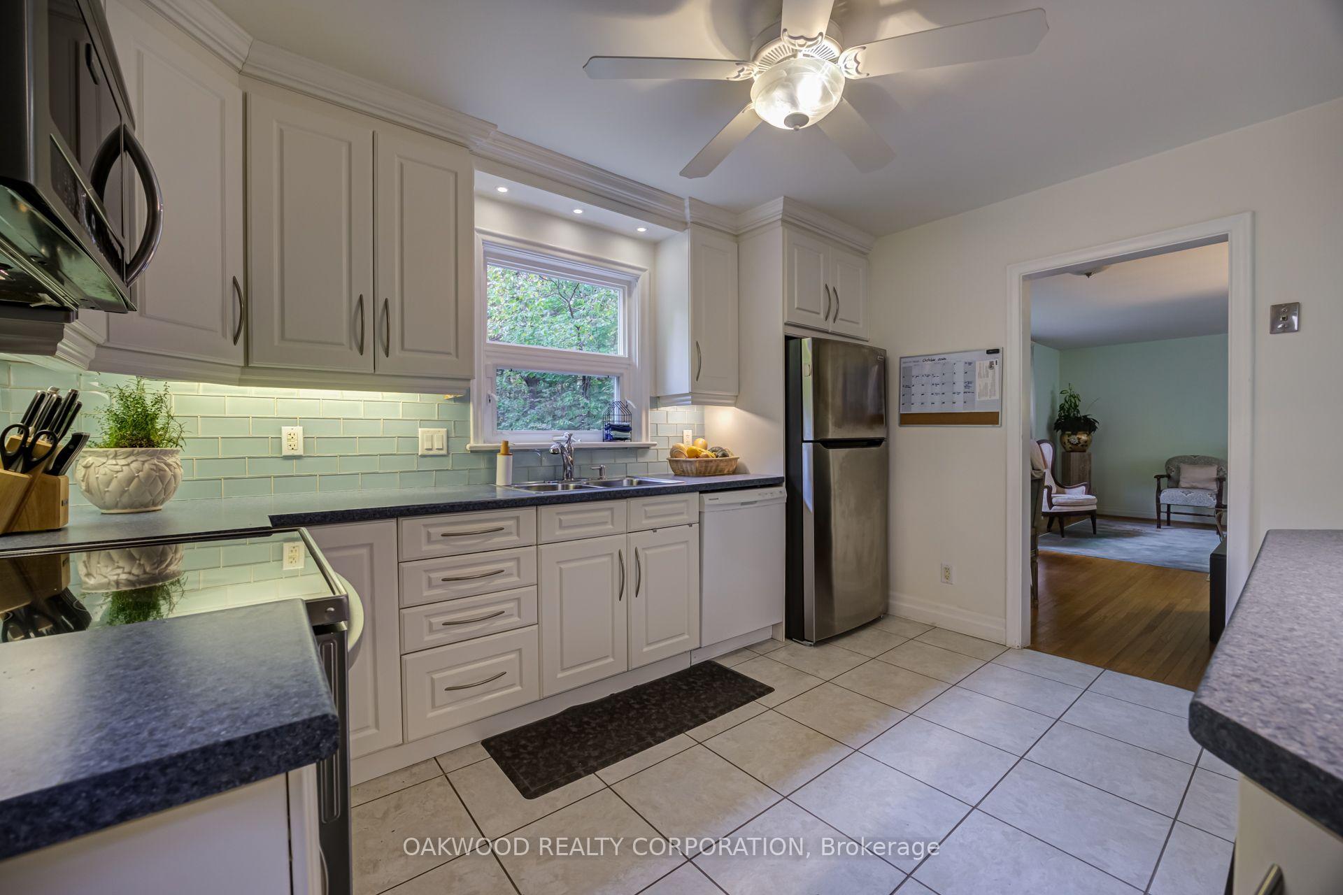 Photo 16 of 41 Greenbrook Drive, North York, Beechborough-Greenbrook — HOMEH