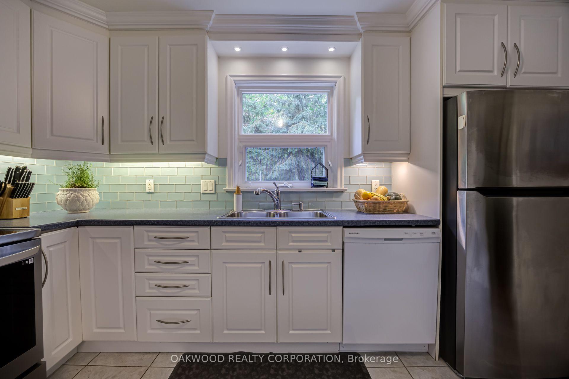Photo 17 of 41 Greenbrook Drive, North York, Beechborough-Greenbrook — HOMEH