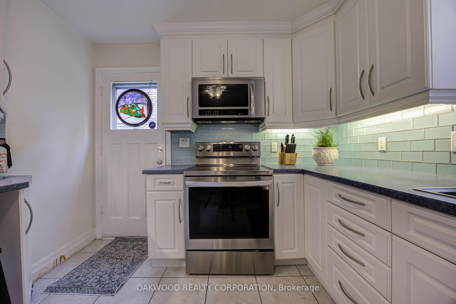 Photo 18 of 41 Greenbrook Drive, North York, Beechborough-Greenbrook — HOMEH