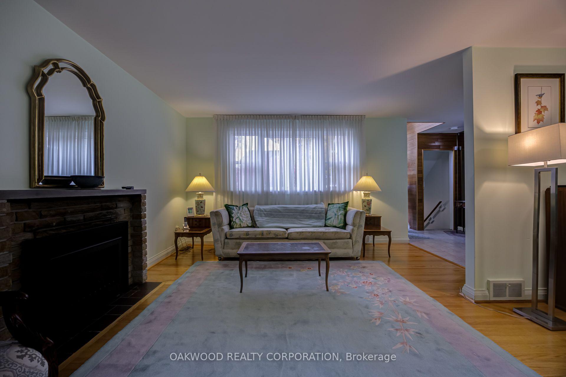 Photo 24 of 41 Greenbrook Drive, North York, Beechborough-Greenbrook — HOMEH