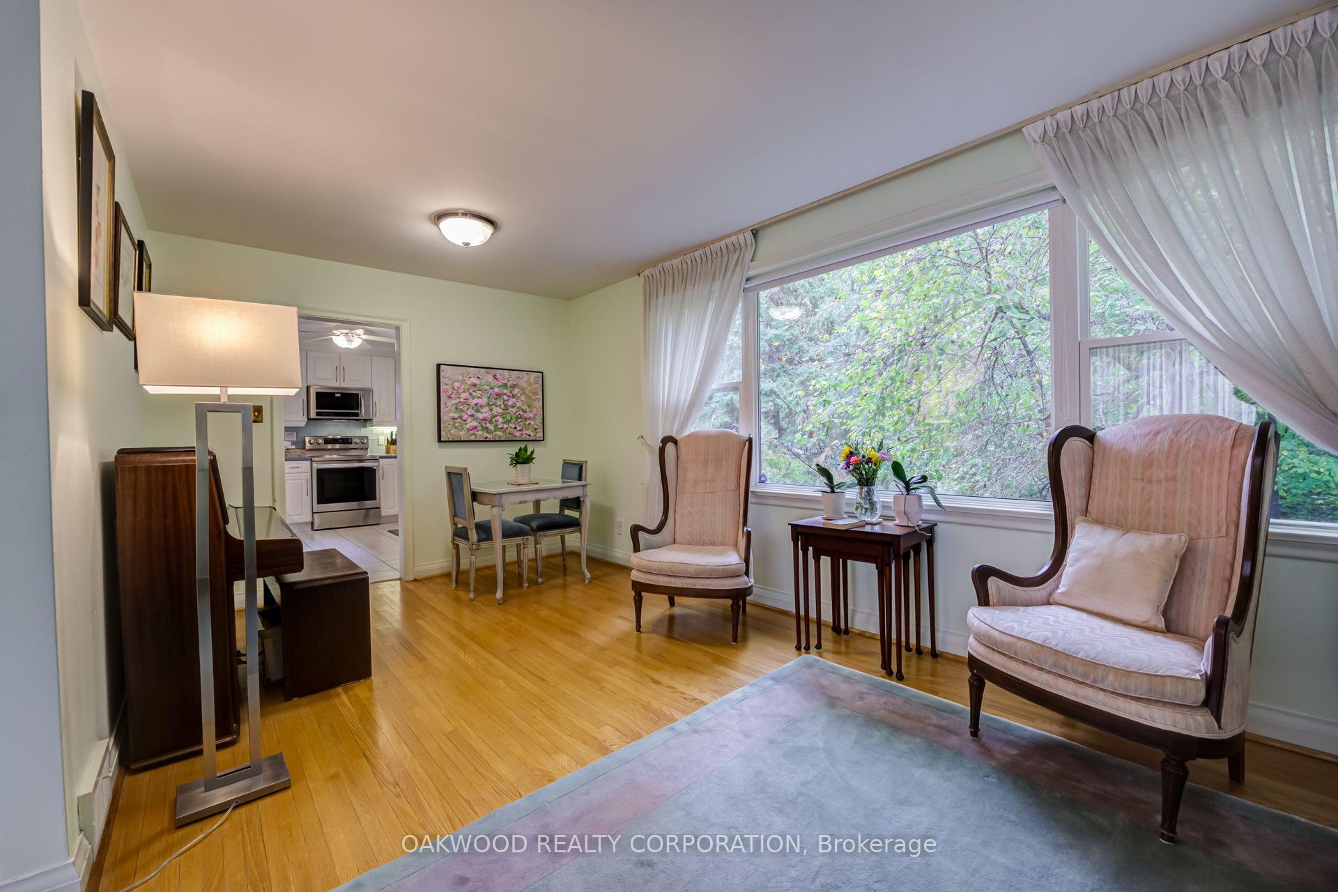 Photo 25 of 41 Greenbrook Drive, North York, Beechborough-Greenbrook — HOMEH