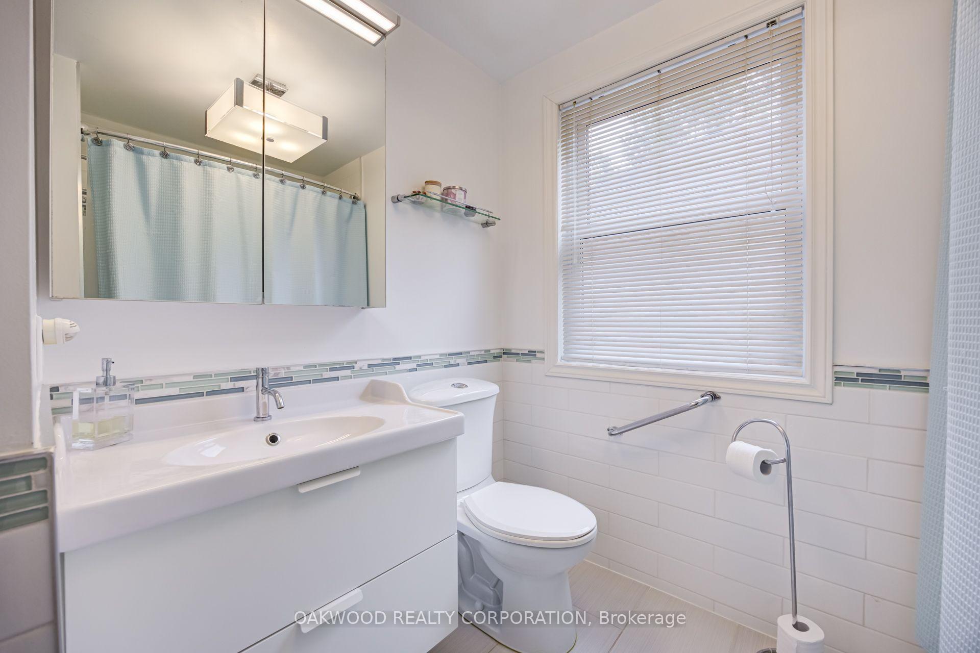 Photo 34 of 41 Greenbrook Drive, North York, Beechborough-Greenbrook — HOMEH