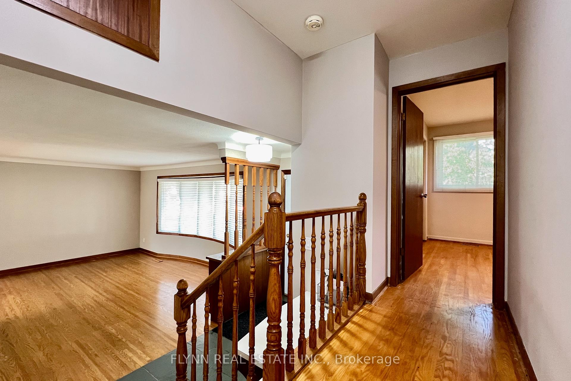 Photo 13 of 70 Richelieu Drive, St. Catharines, Vine/Linwell — HOMEH