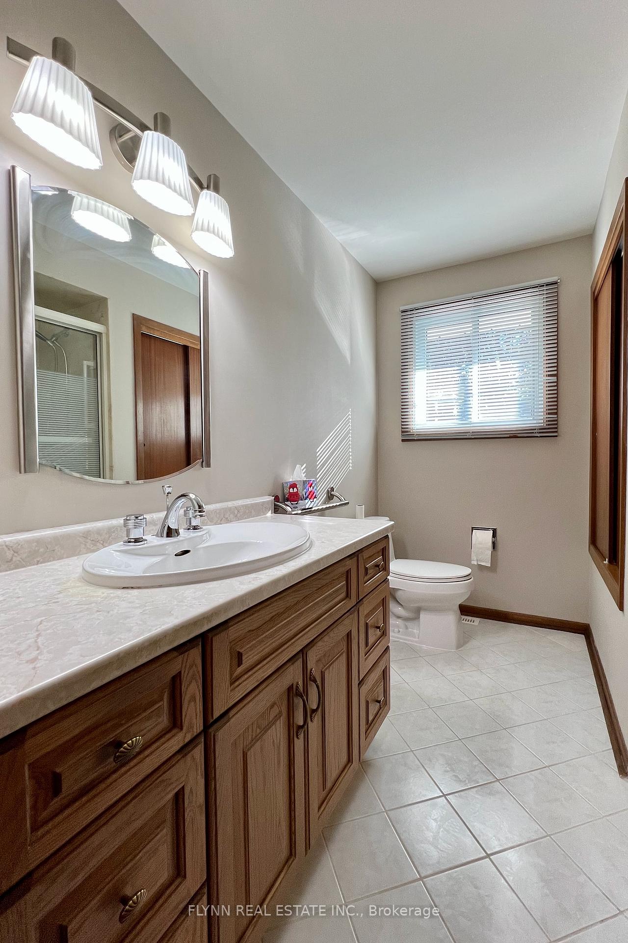 Photo 16 of 70 Richelieu Drive, St. Catharines, Vine/Linwell — HOMEH