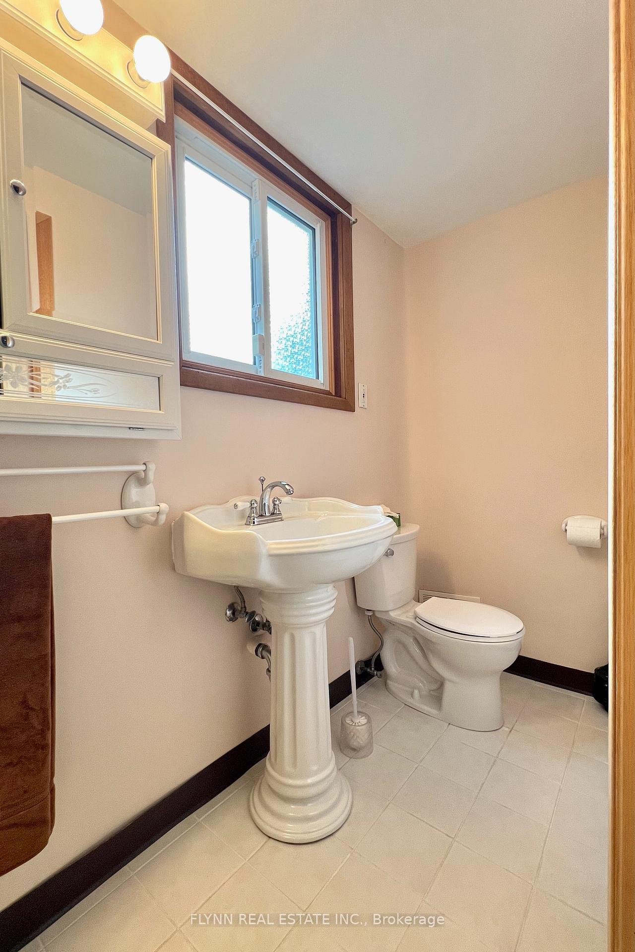 Photo 24 of 70 Richelieu Drive, St. Catharines, Vine/Linwell — HOMEH