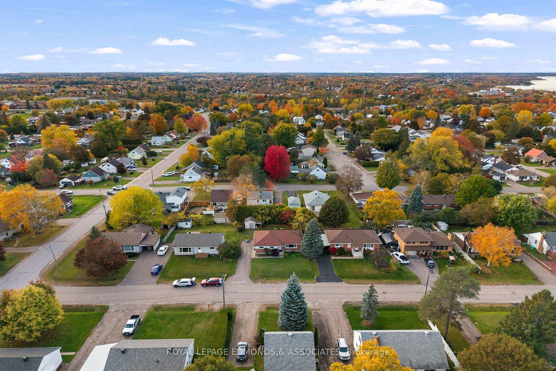 Photo 4 of 566 Catherine Street S, Pembroke, Pembroke — HOMEH