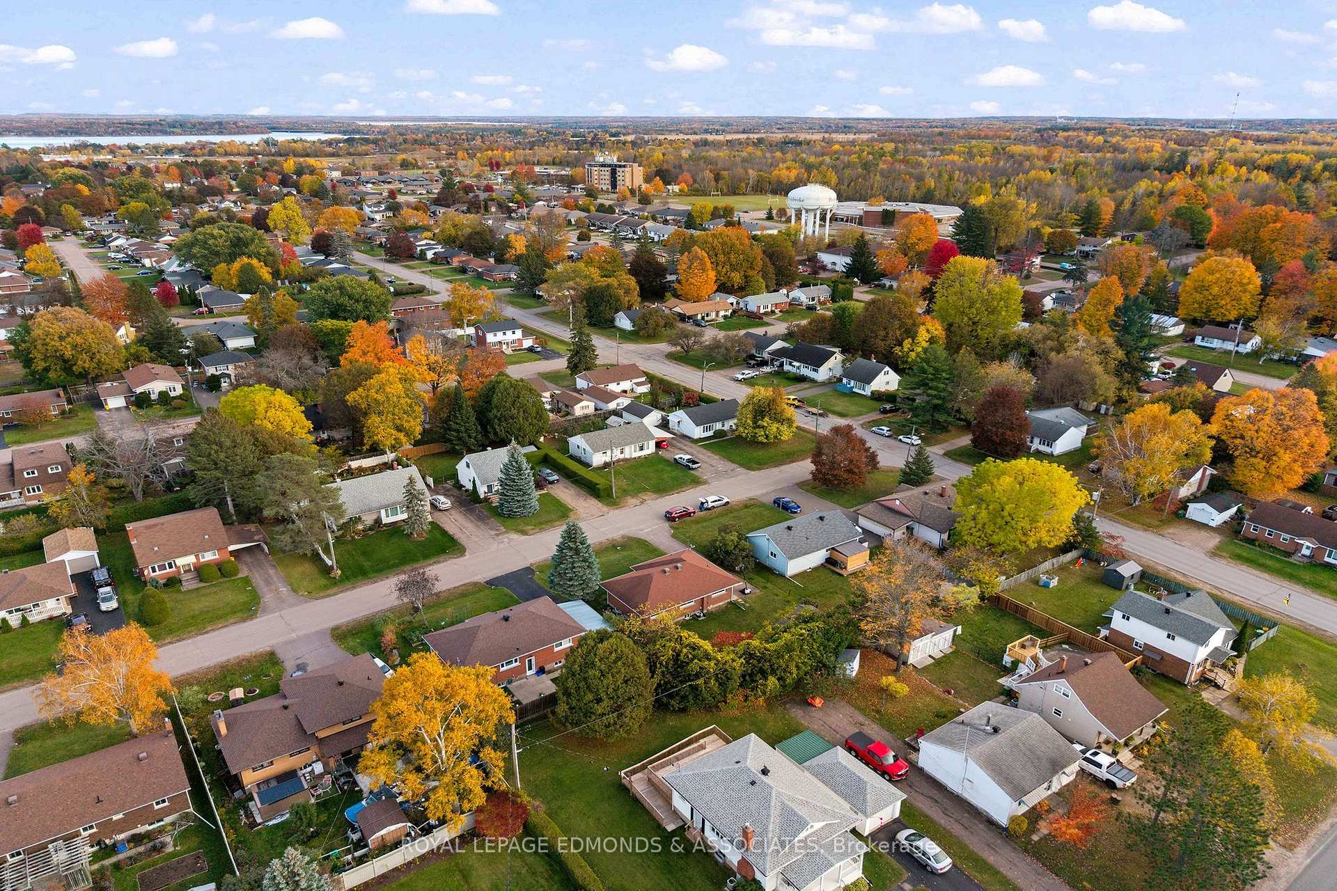 Photo 7 of 566 Catherine Street S, Pembroke, Pembroke — HOMEH