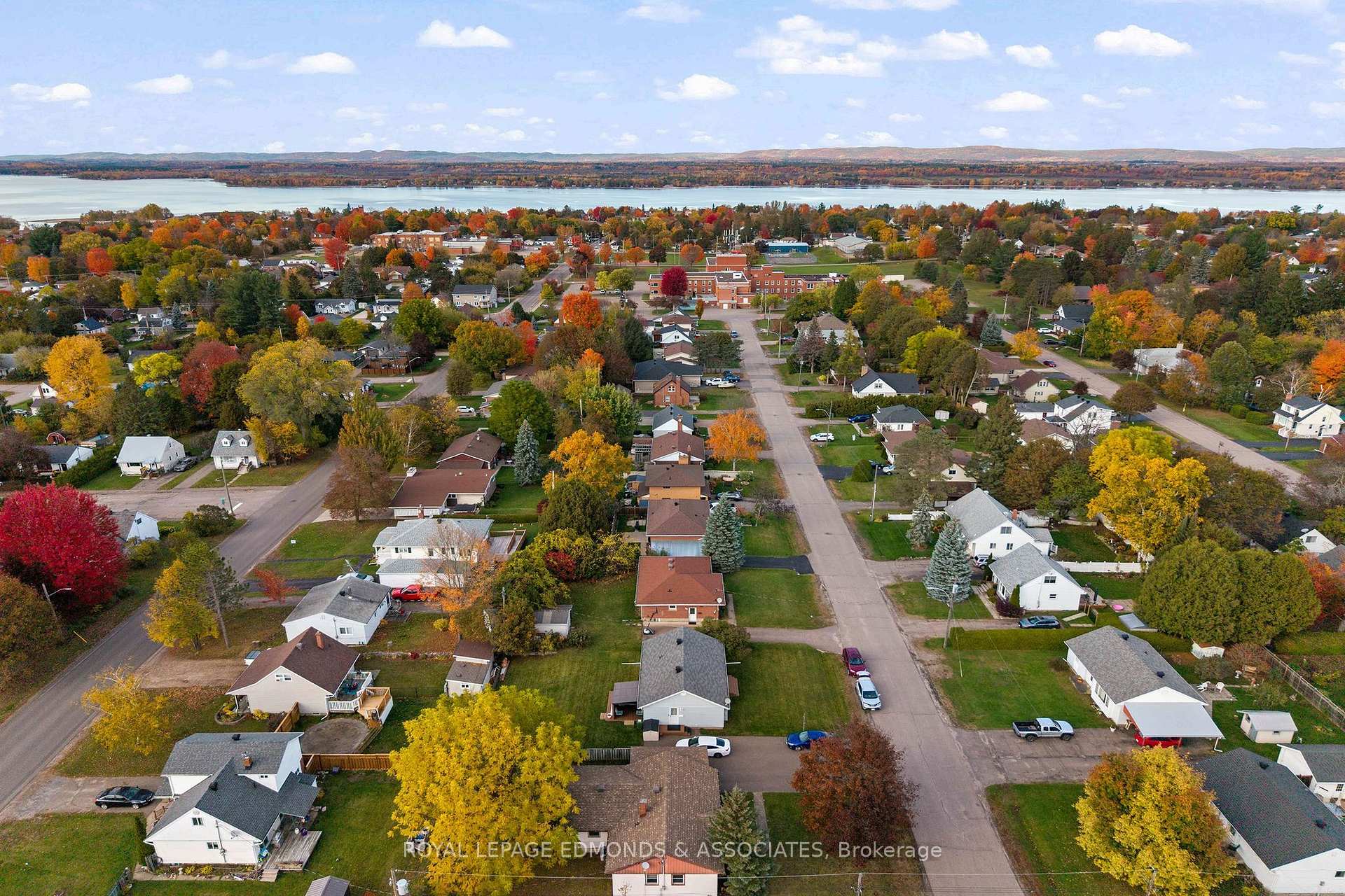 Photo 9 of 566 Catherine Street S, Pembroke, Pembroke — HOMEH