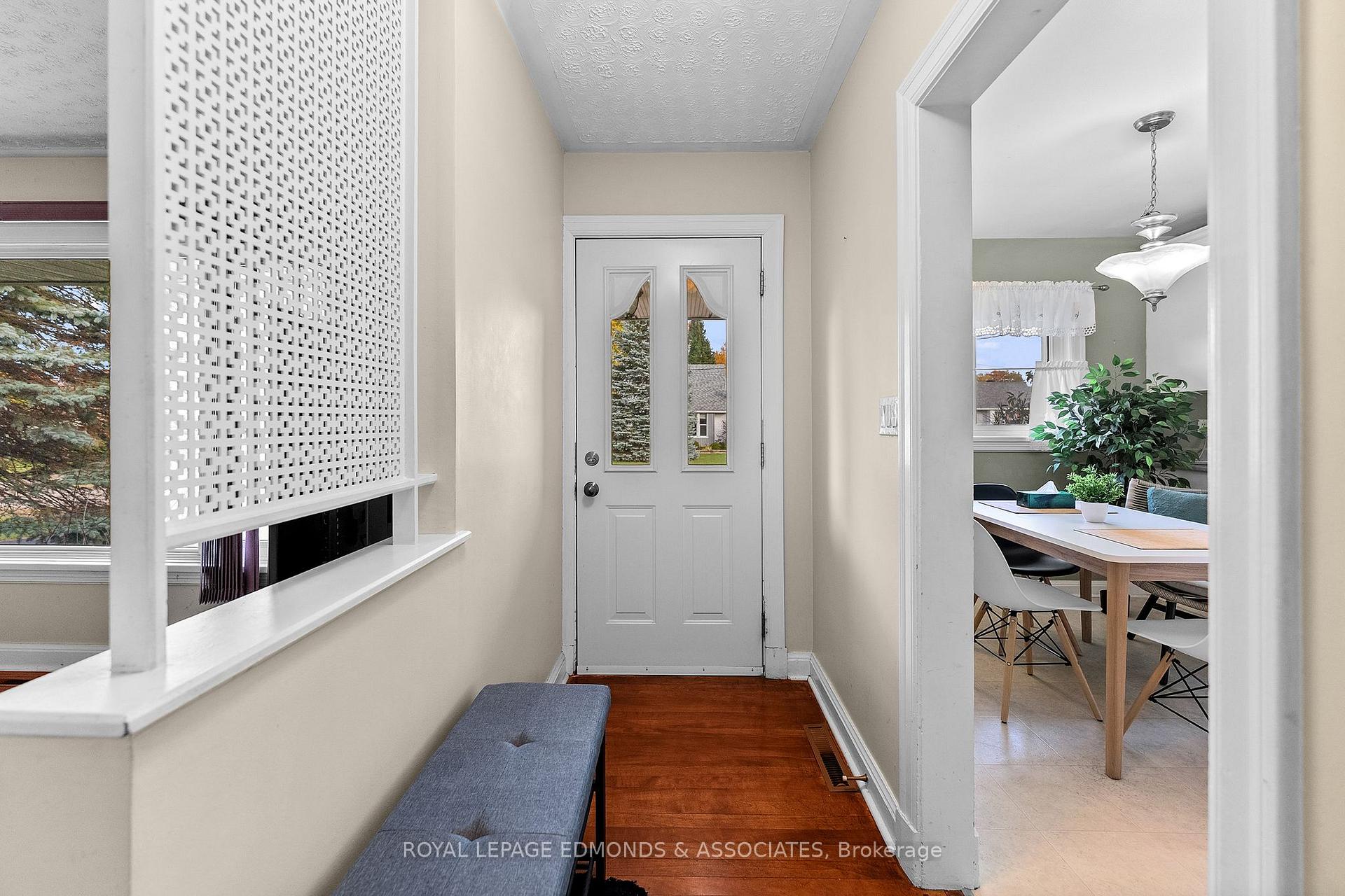 Photo 10 of 566 Catherine Street S, Pembroke, Pembroke — HOMEH