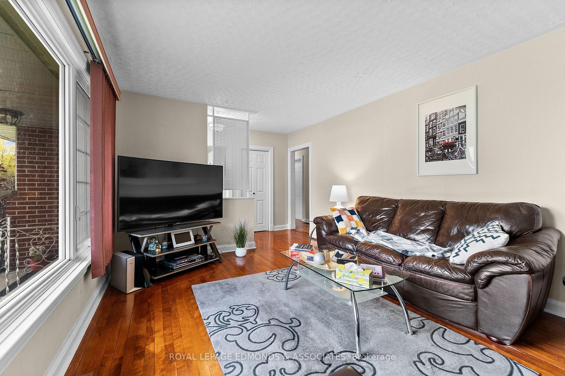 Photo 14 of 566 Catherine Street S, Pembroke, Pembroke — HOMEH