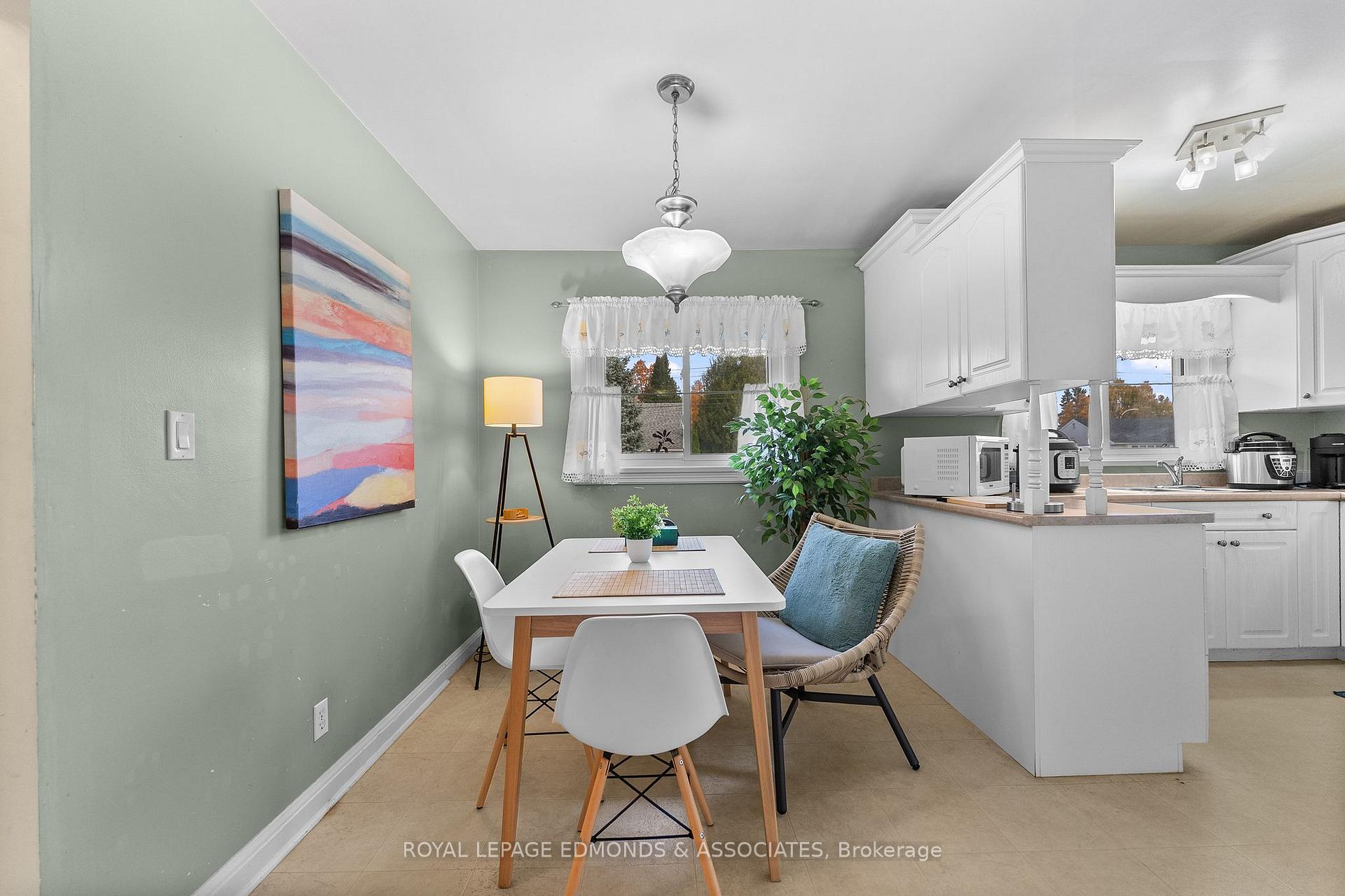 Photo 16 of 566 Catherine Street S, Pembroke, Pembroke — HOMEH