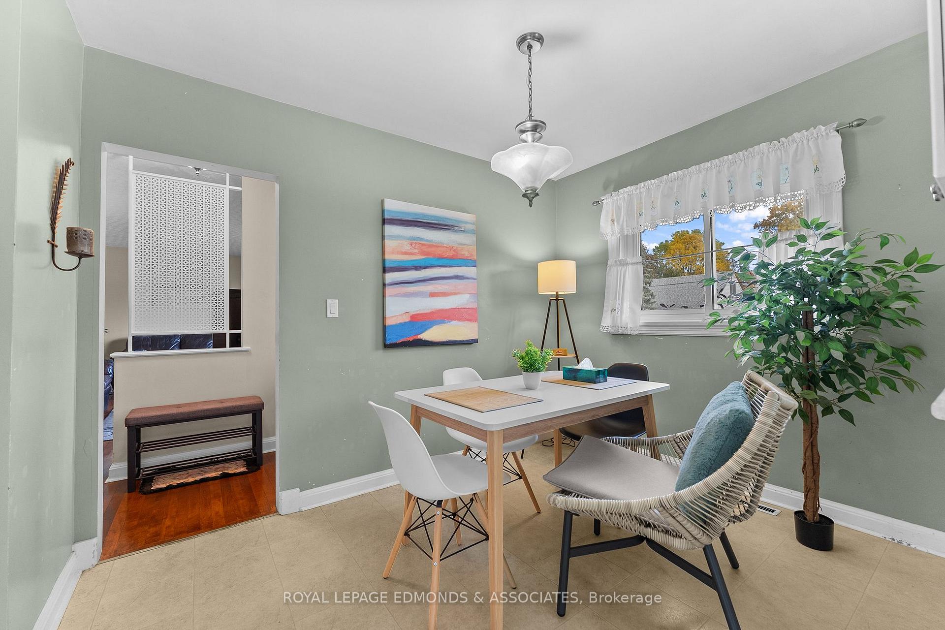 Photo 17 of 566 Catherine Street S, Pembroke, Pembroke — HOMEH