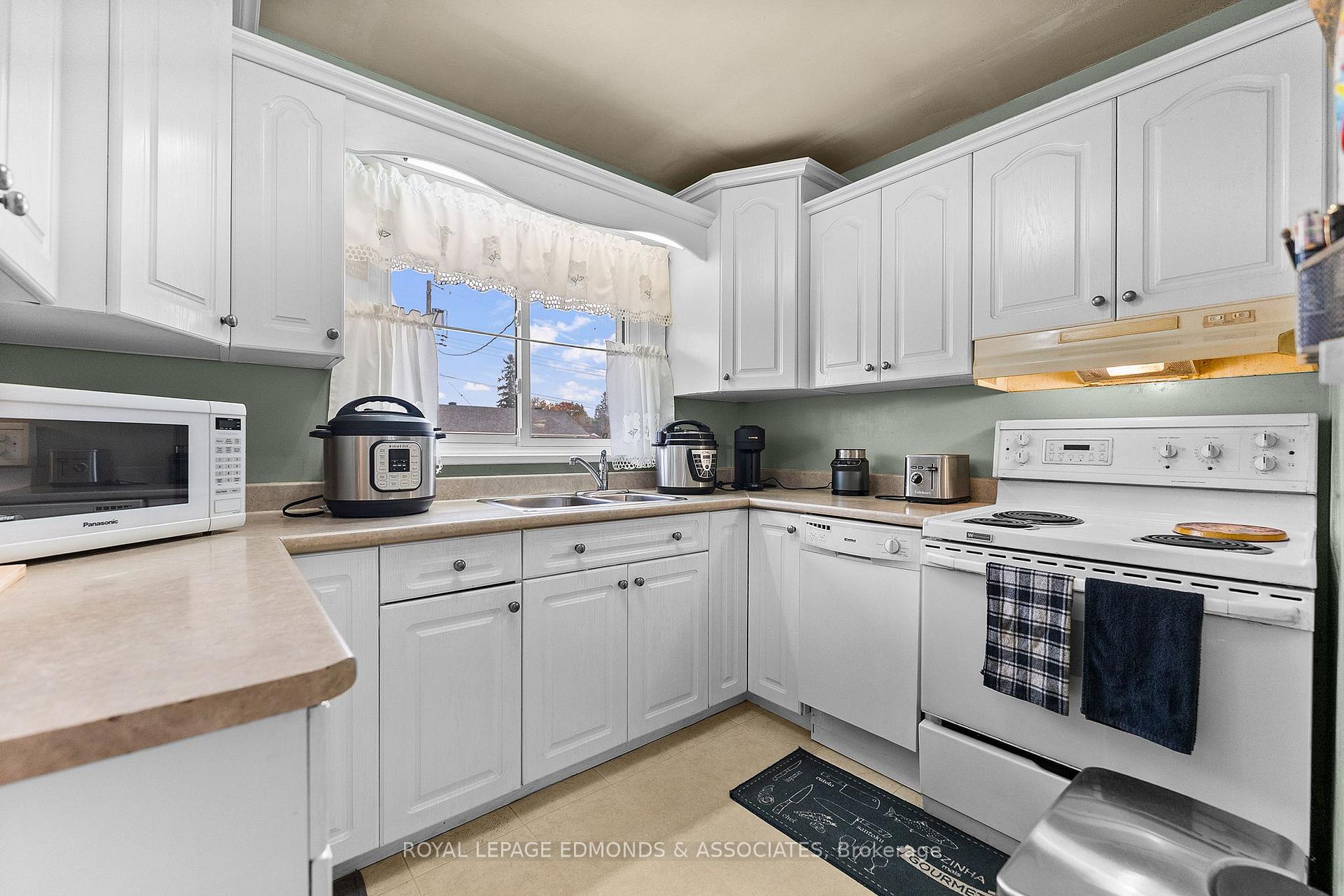 Photo 19 of 566 Catherine Street S, Pembroke, Pembroke — HOMEH
